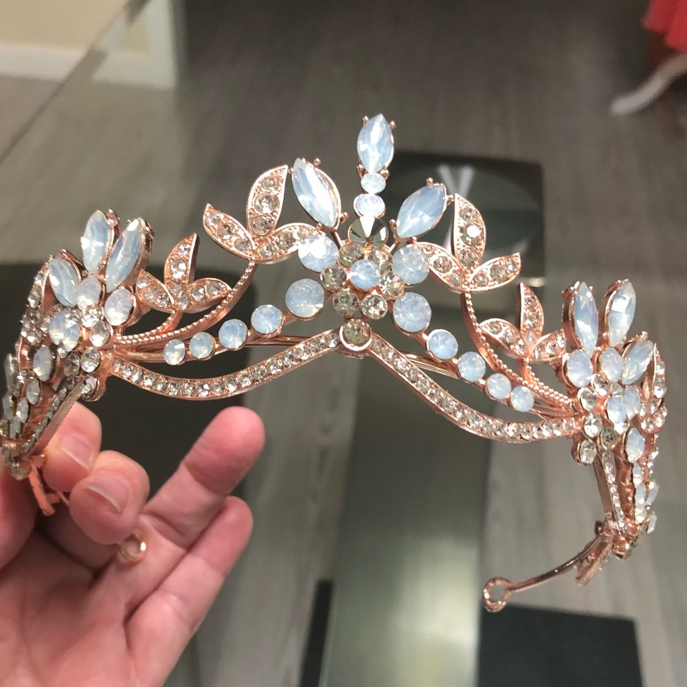 Tiara crown